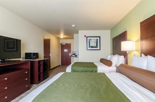 Cobblestone Hotel & Suites - McCook