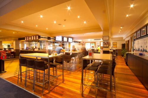 Bar, Mercure Canberra in Canberra