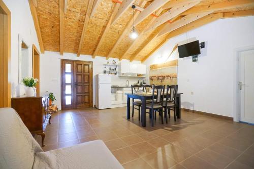 Holiday house paprat