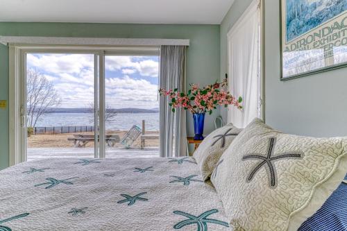 Loon Cove at Oak Point - main image