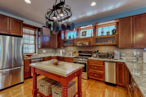 Sunset Cove Cottage - image 4