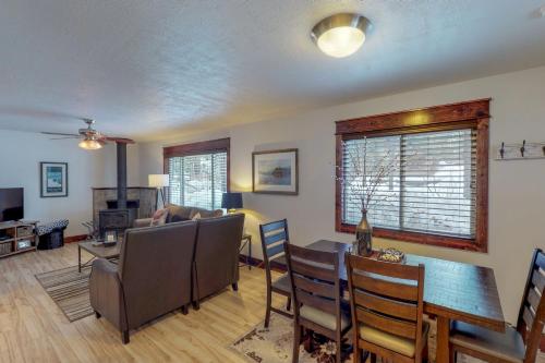 Camp Road Cottage - image 8