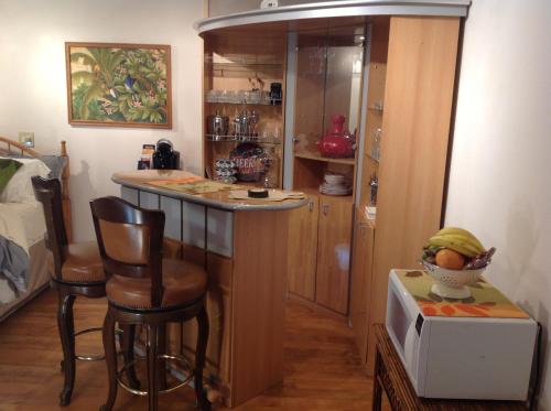 Winterfell Inn - No Extra Fees, Dog Friendly, King Bed