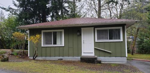 Malahat Bungalows Motel