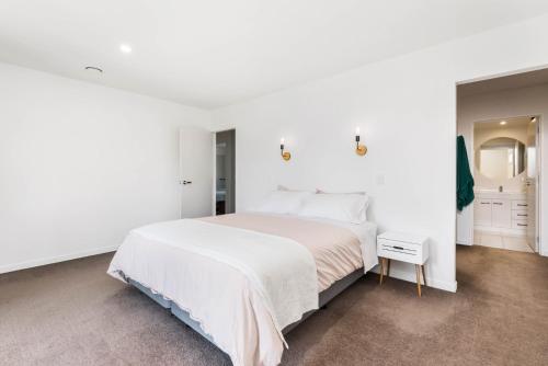 Three-Bedroom House image 8