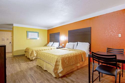 Economy Inn & Suites Americas Best Value Inn and Suites Denton is conveniently located in the popular Southridge area. Both business travelers and tourists can enjoy the propertys facilities and services. Service-minded 