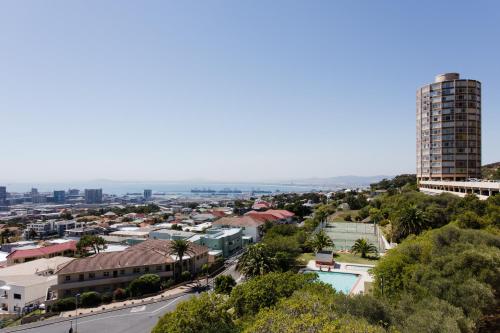 Vista exterior, Enjoy breathtaking views from our authentically furnished apartment in Vredehoek