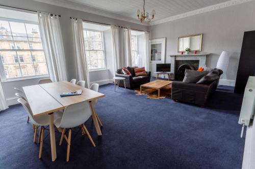 Airy Elegant 4 Bedroom Apartment, Edinburgh, Edinburgh and the Lothians