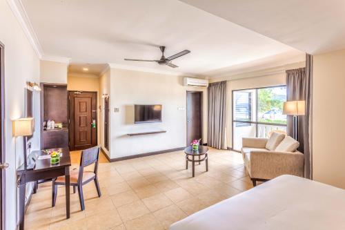 room detail thumbnail 1