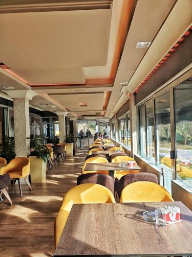 餐厅, Hotel Turist 98 in 亚伊采