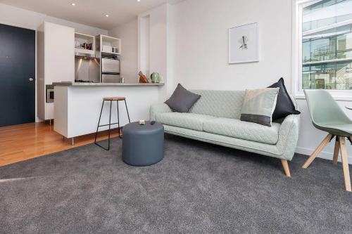 Modern light-filled luxury in Central Auckland