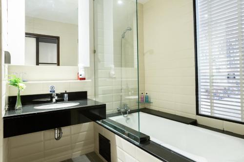 room detail thumbnail 2