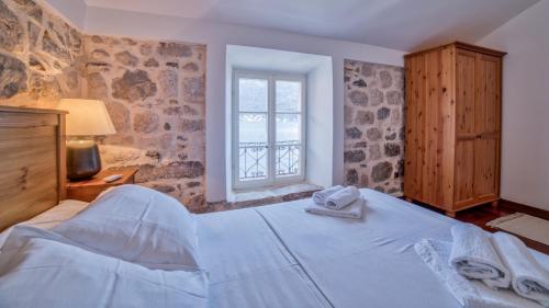 Beachfront Villa Perast - image 13