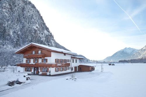 Gästehaus Luxner, Pension in Strass im Zillertal