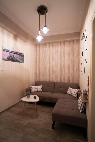 COZY APT NEXT TO METRO AND CLOSE TO ACROPOLIS!, Athens (photo 4)