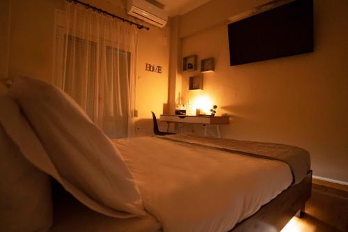 COZY APT NEXT TO METRO AND CLOSE TO ACROPOLIS!, Athens (photo 8)