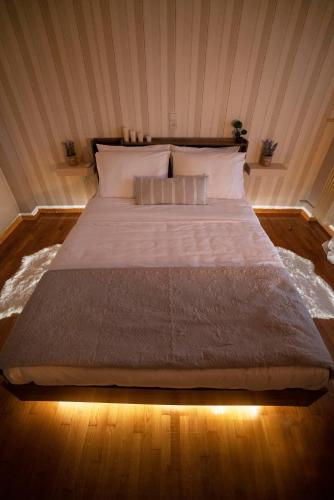 COZY APT NEXT TO METRO AND CLOSE TO ACROPOLIS!, Athens (photo 9)