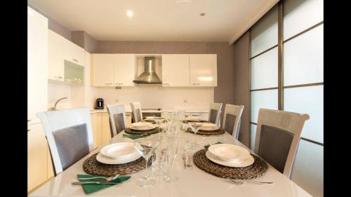 CTS Elysium Residence Duplex Apt. 85 - image 3