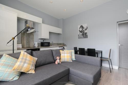 Arena Apartments - Stylish and Homely Apartments by the Ice Arena with Parking