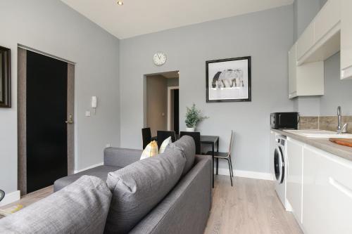 Arena Apartments - Stylish and Homely Apartments by the Ice Arena with Parking