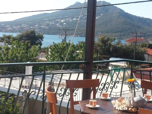  Smile House near Athens airport 300m from the sea in Artemida