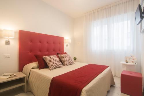 1 queen bed, 1 sofa bed