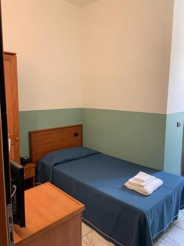 Single Room image 10