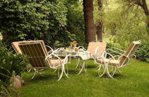 Garden, Hosteria Chimehuin in Junín de los Andes