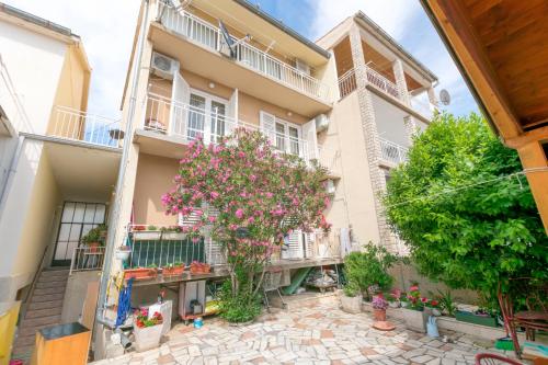  Apartment Vera, Ferienwohnung in Primošten