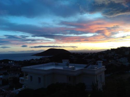  Stylish Hilltop Seaview Home in Anavyssos