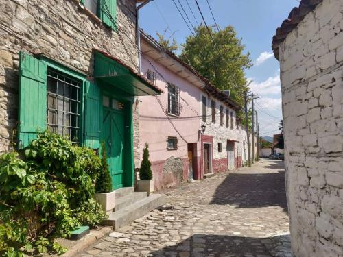 Private room historic center Elbasan - image 12