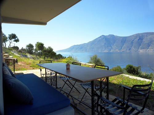 Apartment by The Sea Near Athens
