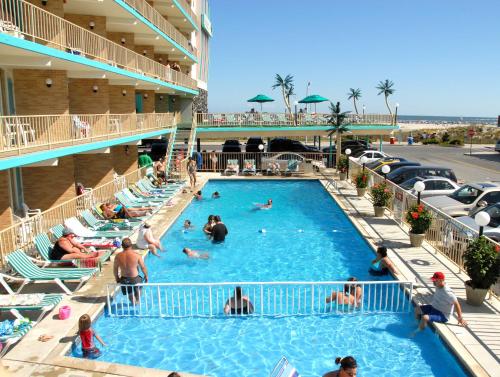 Bristol Plaza Motel - 출입구
