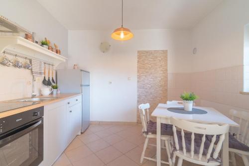  Mediterranean House by The Beach in Posedarje