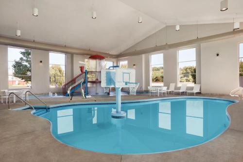 Country Inn & Suites by Radisson Madison Southwest WI - image 2