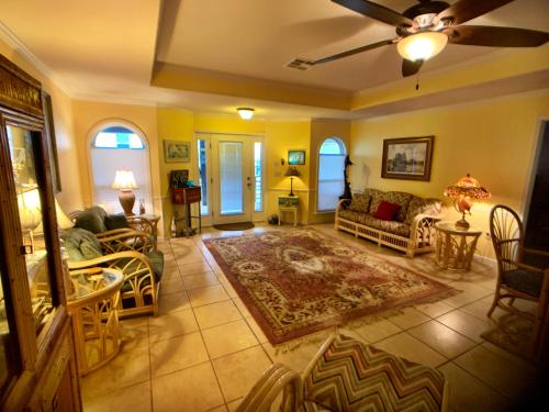 Family Ties Home - image 6