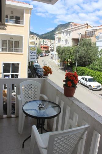 Twin Room with Balcony image 1