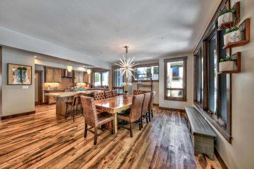 Stunning New Construction Right Under The Heavenly Gondola Townhouse - image 7