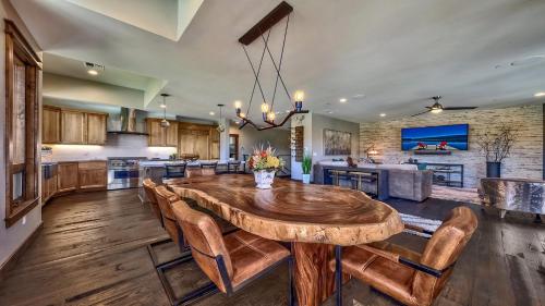Luxury And Location - Right At The Heavenly Gondola Townhouse - image 5
