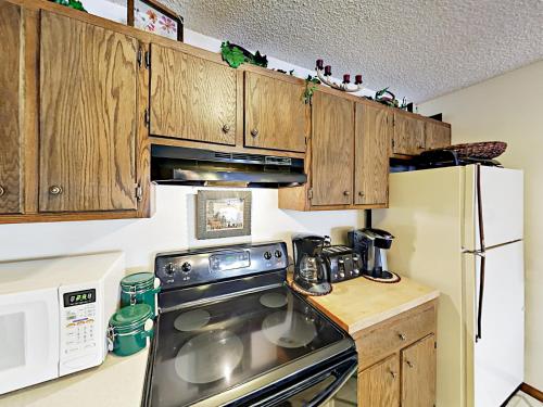 Jabberwocky Condo Unit 303 Condo - image 7