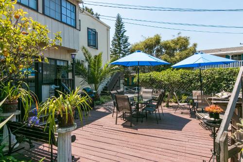 Corona Del Mar Santa Barbara Beach Cottage Hotel Room - image 4