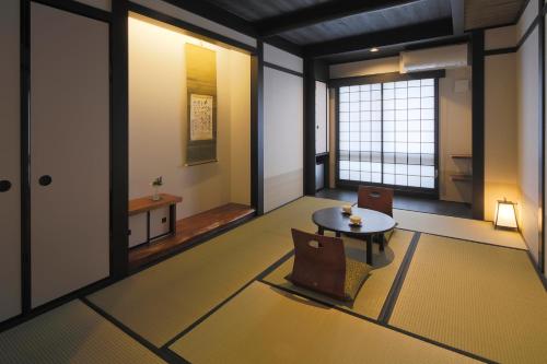 京町家旅館さくら うるし邸