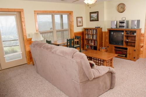 Mountaintop Experience Sevierville Cabin - image 5