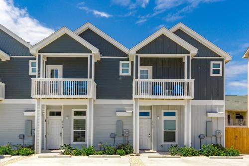 Oceanview End-Unit Townhome Townhouse - image 4