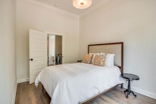 Nashville Contemporary Home - image 6