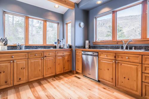 Roomy Vail House in Inter mountain - image 3