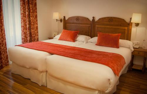 Palacio Azcárate Hotel - image 2