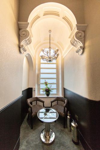 The Crescent Hyde Park - image 12