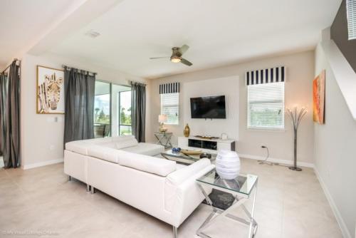 The Ultimate Guide to Renting Your Luxury 6 Bedroom Villa on Solara Resort Orlando Villas 2837 - image 4