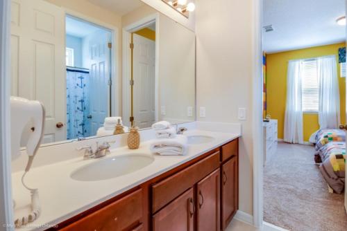The Ultimate Guide to Renting Your Luxury 6 Bedroom Villa on Solara Resort Orlando Villas 2837 - image 8